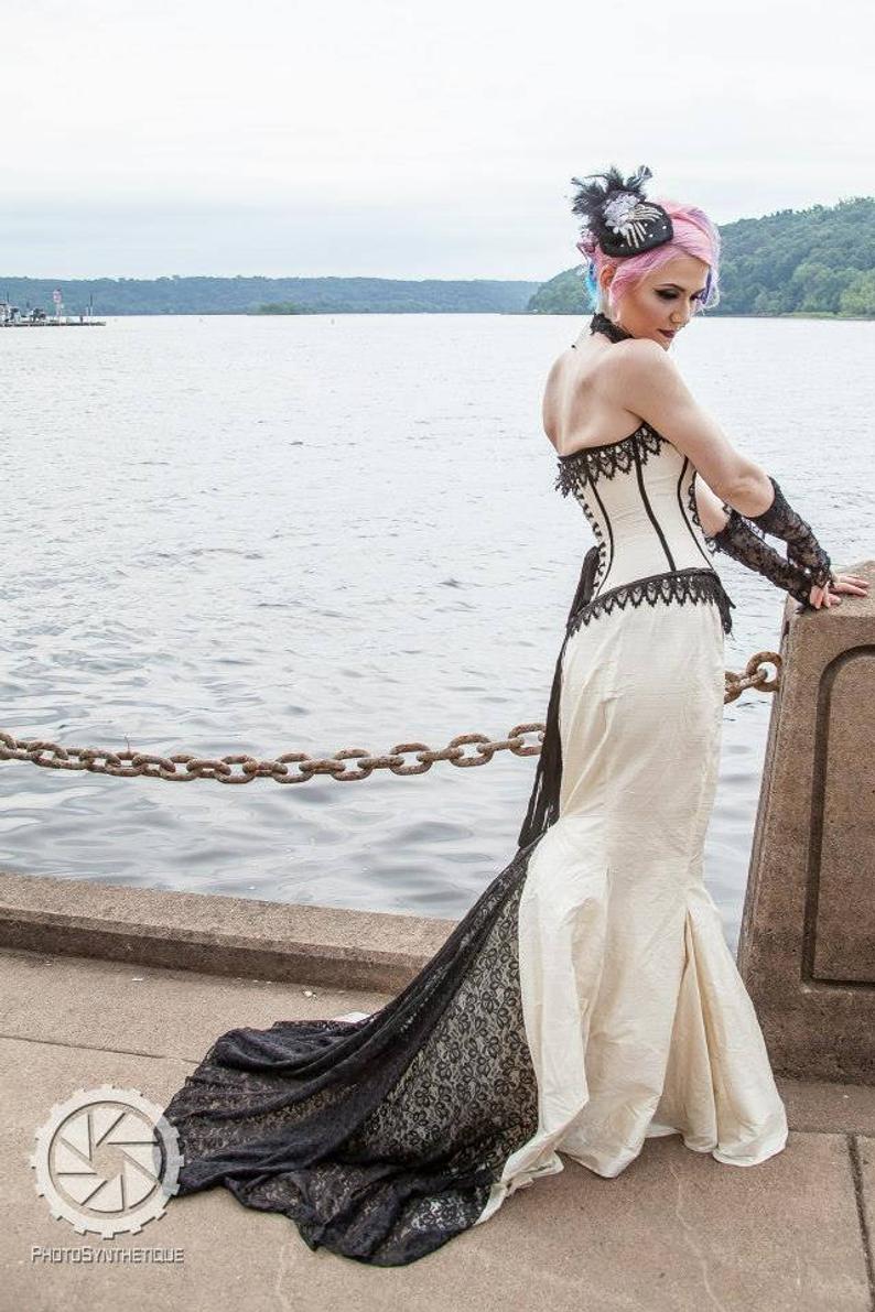 Mermaid Unique Gothic Wedding Dresses Strapless Neck Lace Appliqued Bridal Gowns Plus Size Corset Taffeta Sweep Train Robes De Mari E