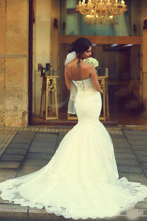 2020 Arabic Wedding Dresses Mermaid Strapless Lace Applique Bridal Gowns Sweep Train Backless Wedding Gowns Custom Made