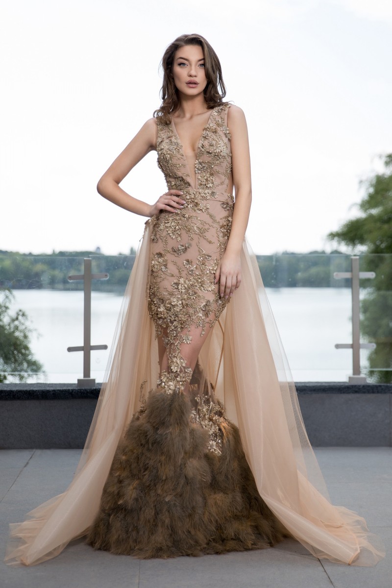 Champagne Mermaid Prom Dresses 2019 Lace Beads Appliqued Fur Sexy V Neck Evening Gowns Custom Made Formal Party Dress Girls Pageant Gown