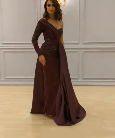Elegant Burgundy Arabic Dresses Evening Wear One Shoulder Appliques Split Side Formal Dress Sleeves Floor Length Long Prom Gowns
