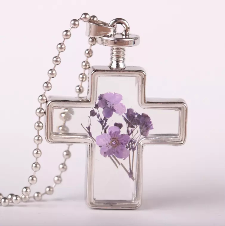 Dried Flower Pendant Necklace for Women Elegant Imitation Crystal Resin Choker Cross Necklace Dry Flower Jewelry Fashion Glass Necklaces, Silver
Dried Flower Pendant Necklace for Women Elegant Imitation Crystal Resin Choker Cross Necklace Dry Flower Jewelry Fashion Glass Necklaces, Silver