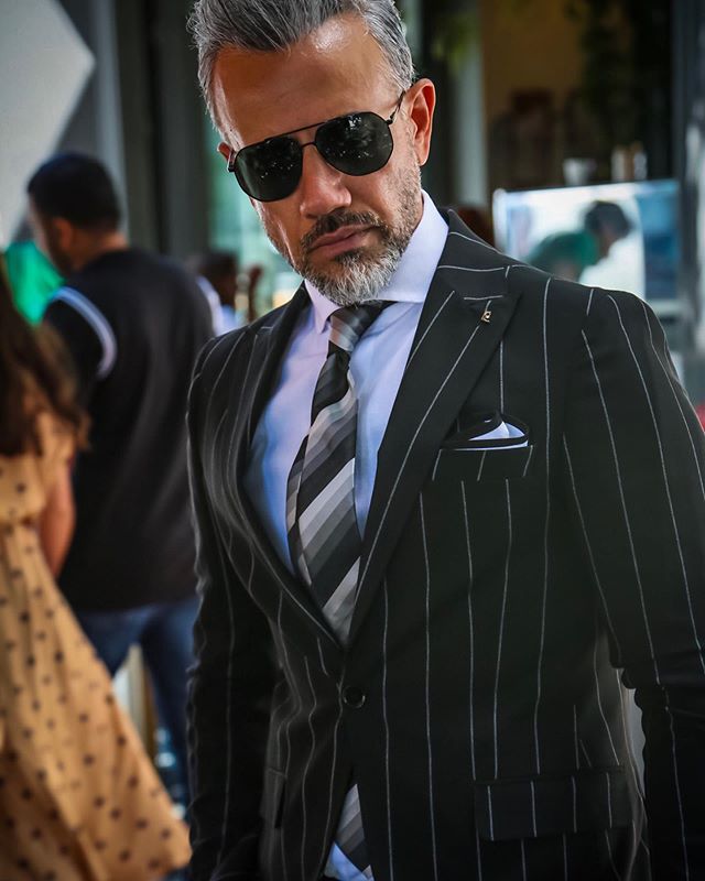 Classic Navy Stripe Men Tuxedos Groom Wedding Suits Slim Fit One Button Peaked Lapel Mens Suit 2 Pieces Coat Pants (jacket+Pants)