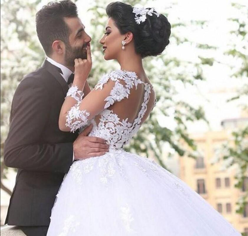 vintage Saudi Arabic Middle East Ball Gown Wedding Dresses Sheer Jewel Long Sleeves Lace Appliques Button Back Long Vestidos Bridal Gowns