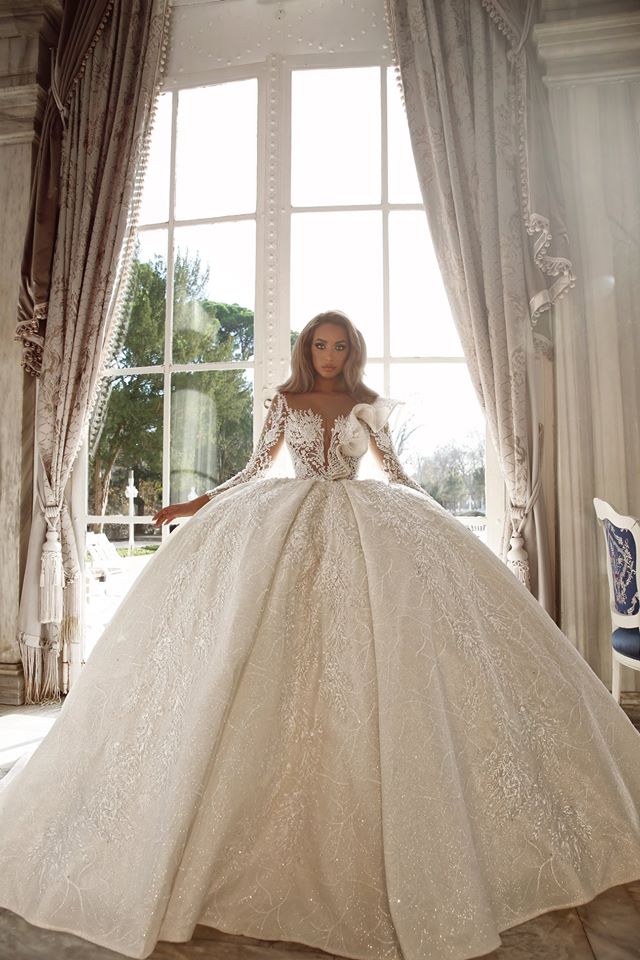 2020 Gorgeous Lace Ball Gown Wedding Dresses Appliques Beads Long Sleeves Luxury Crystal Saudi Arabian Dubai Bridal Gowns With Petticoat