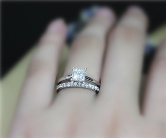 2pcs fashionable 925 standard silver white diamond female Ring Engagement Wedding Bride princess love ring size 6-10
2pcs fashionable 925 standard silver white diamond female Ring Engagement Wedding Bride princess love ring size 6-10