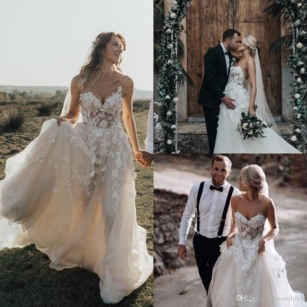 2020 Romantic Style A Line Wedding Dresses Strapless 3D Flora Appliques Boho Beach Bridal Gown Bride Dress, Gold
2020 Romantic Style A Line Wedding Dresses Strapless 3D Flora Appliques Boho Beach Bridal Gown Bride Dress, Gold