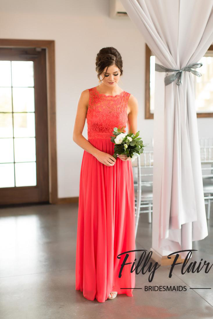 New Country Navy Blue Bridesmaid Dresses Cheap Beach Beach Chiffon Lace Sheer Long Pregnant Maid of Honor Party Gowns