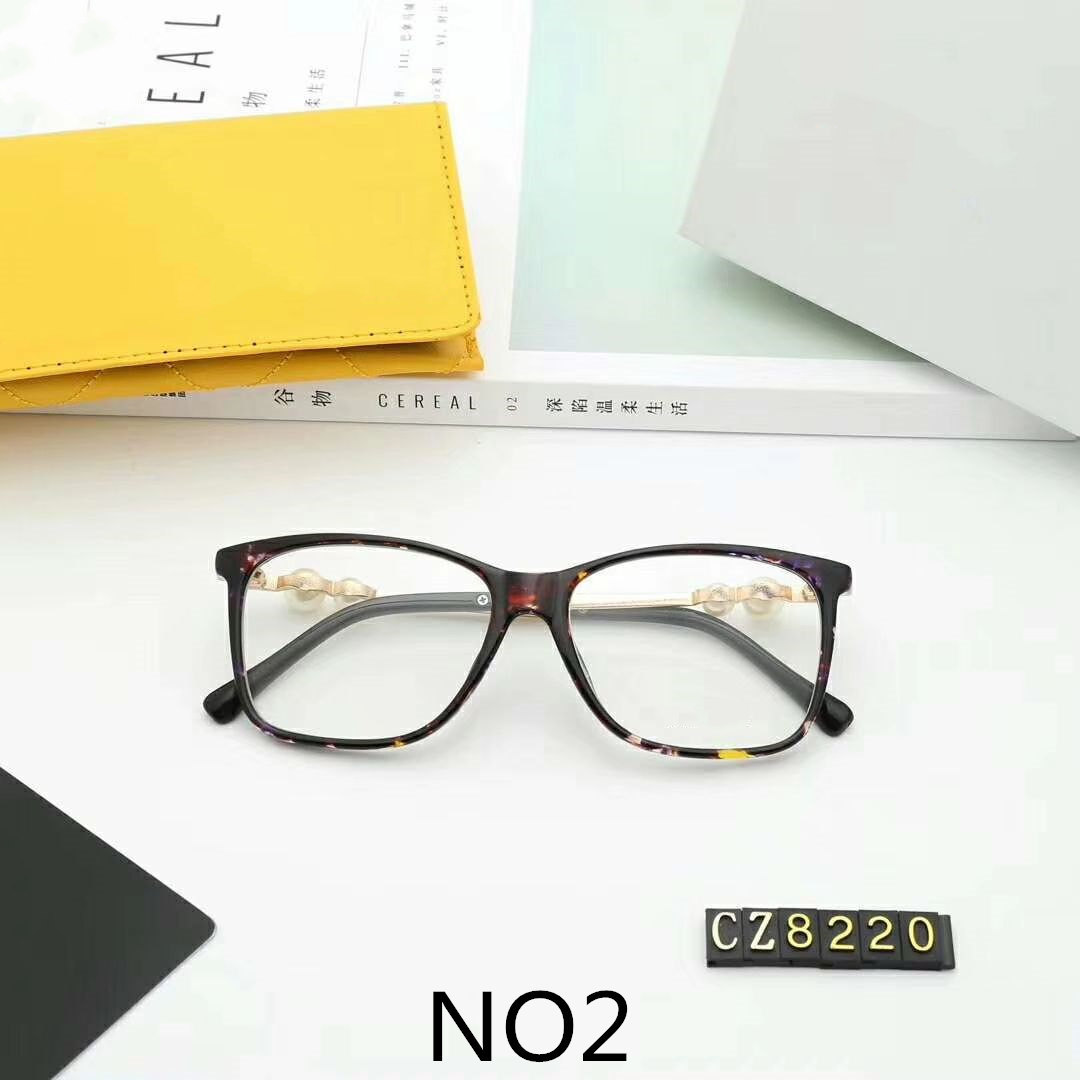 Wholesale-Luxury Glasses Designer Sunglasses Stylish Fashion Ornamental glasses Myopic Optica Glass Model C8220 4 Color Optional with Box
Wholesale-Luxury Glasses Designer Sunglasses Stylish Fashion Ornamental glasses Myopic Optica Glass Model C8220 4 Color Optional with Box