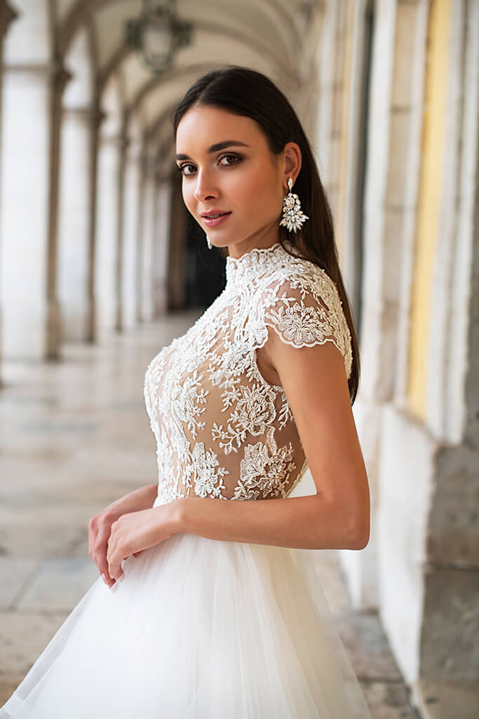 Oksana Mukha Beach Dresses High Neck Cap Sleeves A e Tiered Skirts Sweep Train Bohemian Wedding Dress Custom Made Bridal Gowns
