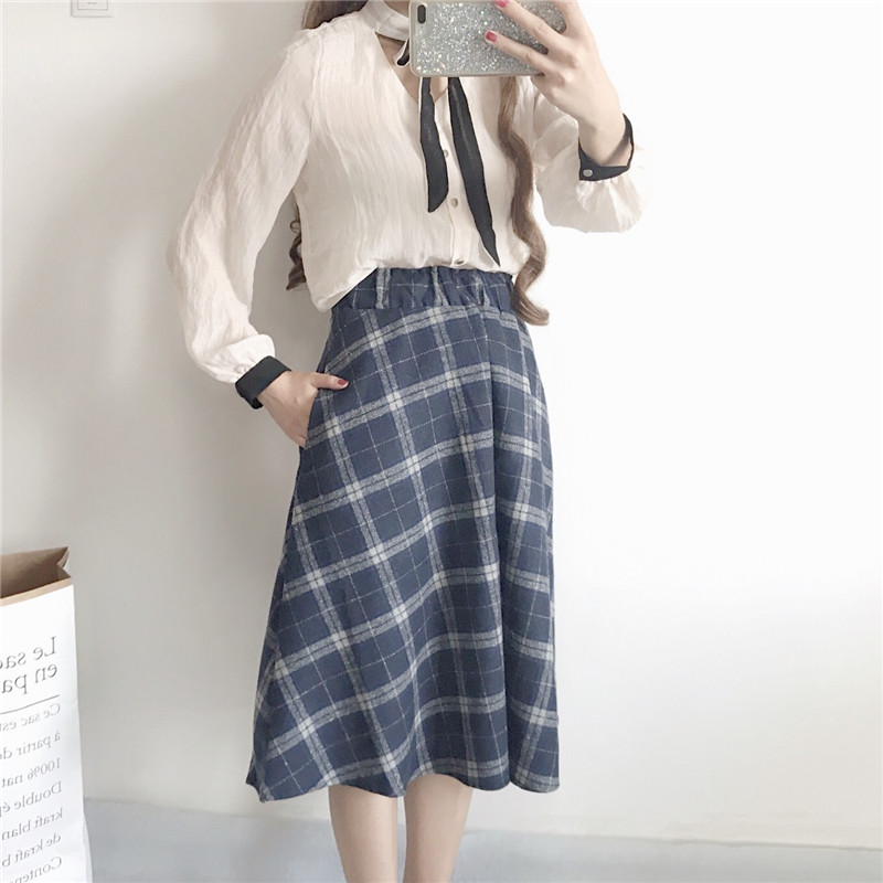 Real shot Mori girl woolen plaid skirt with lined pocket A-line skirt wild brown dark blue striped midi female cute sweet
Real shot Mori girl woolen plaid skirt with lined pocket A-line skirt wild brown dark blue striped midi female cute sweet