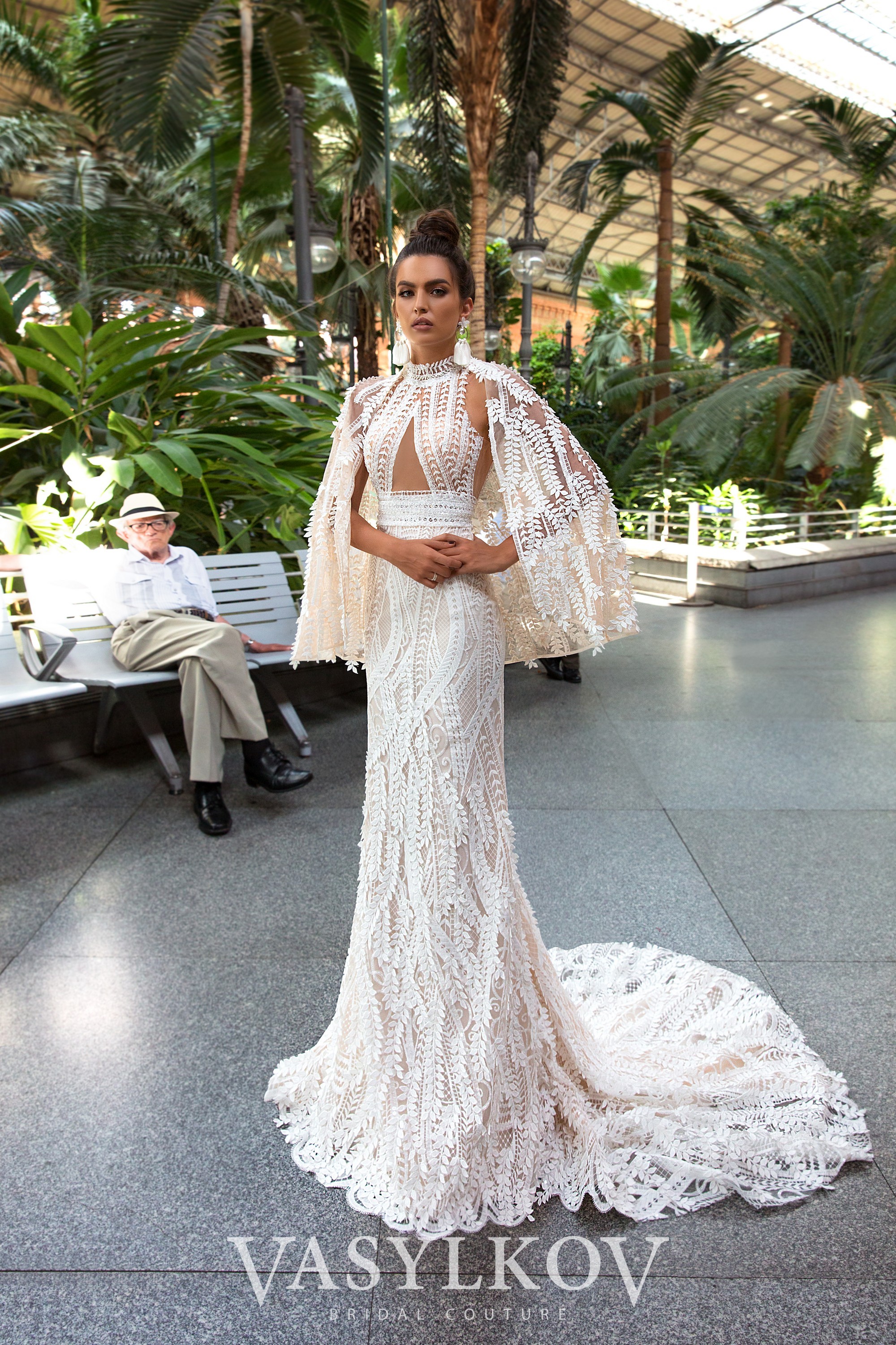 2019 Mermaid Wedding Dresses With Detachable Wrap Lace Appliqued Hollow Back Sweep Train Beach Wedding Dress Custom Plus Size Bridal Gowns