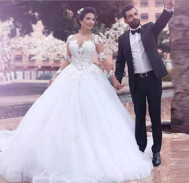vintage Saudi Arabic Middle East Ball Gown Wedding Dresses Sheer Jewel Long Sleeves Lace Appliques Button Back Long Vestidos Bridal Gowns