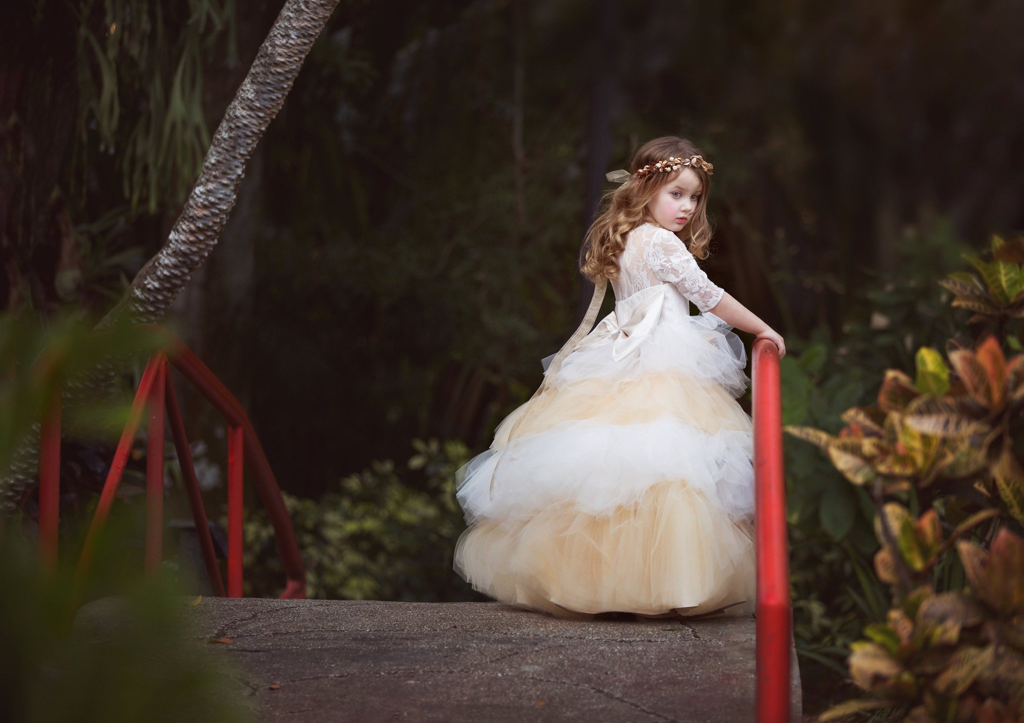 2019 Lace Flower Girl Dresses Jewel Neck Hand Made Flower First Communion Gowns Half Long Sleeves Ball Gown Girls Pageant Dresses