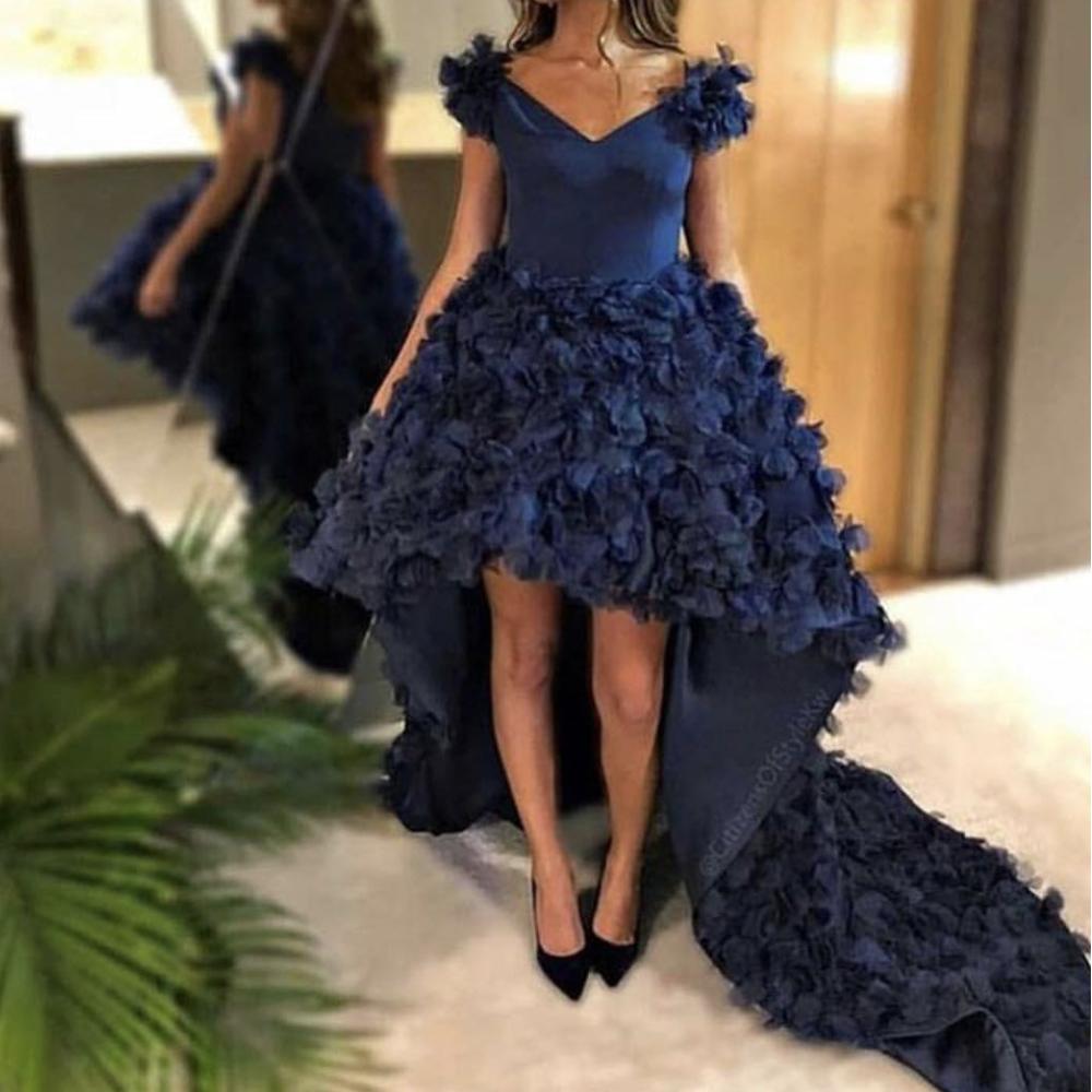 High Low Prom Dresses 2019 V Neck Ruffle Hand Made Flowers Court Train Navy Evening Dresses Gowns vestidos de fiesta, Royal blue
High Low Prom Dresses 2019 V Neck Ruffle Hand Made Flowers Court Train Navy Evening Dresses Gowns vestidos de fiesta, Royal blue