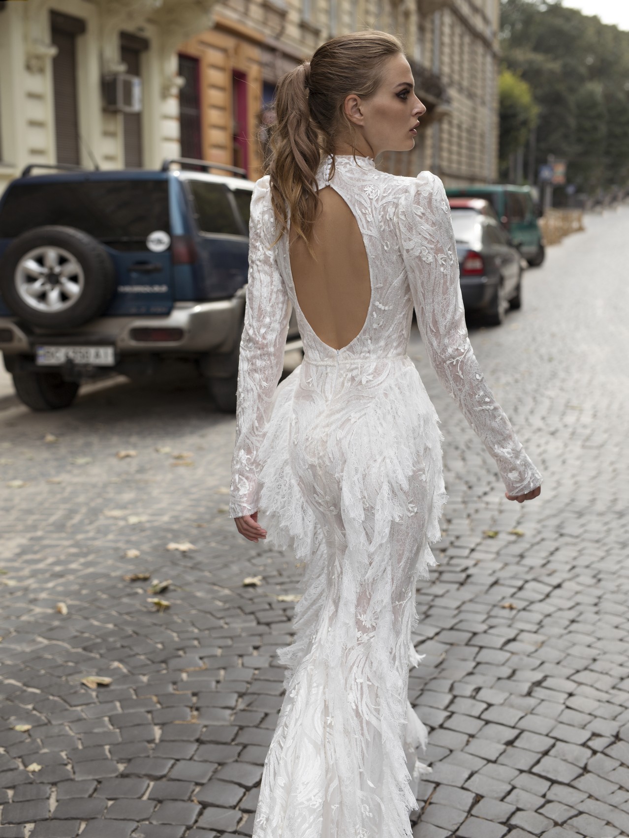 2019 Lace Mermaid Wedding Dresses High Neck Hollow Back Appliqued Sweep Train Modest Wedding Dress Custom Made Boho Long Bridal Gowns