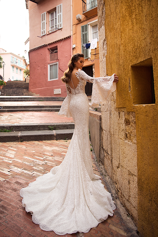 2019 Mermaid Wedding Dresses Sheer Jewel Neck Lace Appliqued Bell Long Sleeve Wedding Dress Sweep Train Garden Beach Country Bridal Gowns