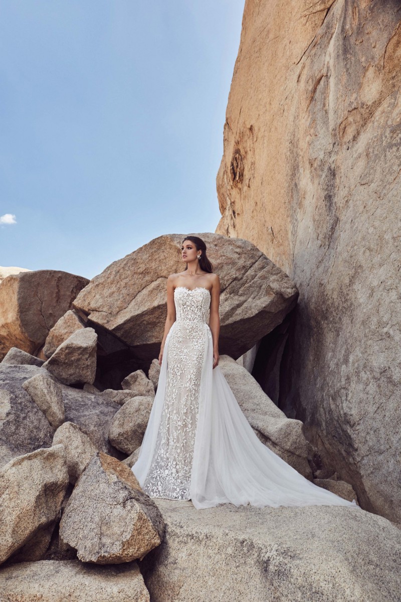 Calla Blanche Mermaid Wedding Dresses Sweetheart Lace Appliqued Custom Made Beach Wedding Dress Bridal Gowns with Detachable Train