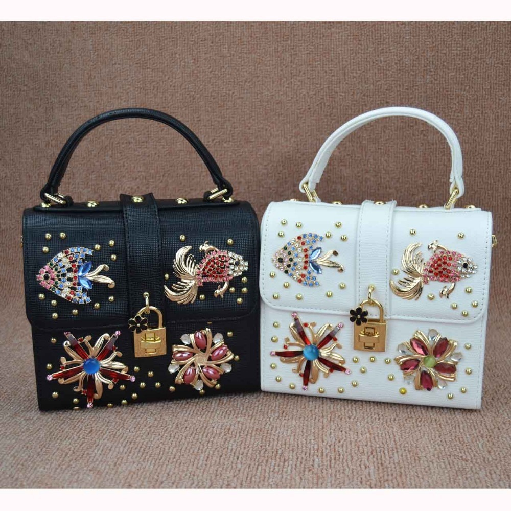 Fashion Box Evening Bag Diamond Flower Clutch Bag Hollow Relief Acrylic Luxury Handbag Banquet Party Purse Women's Shoulder Bag Y19052701