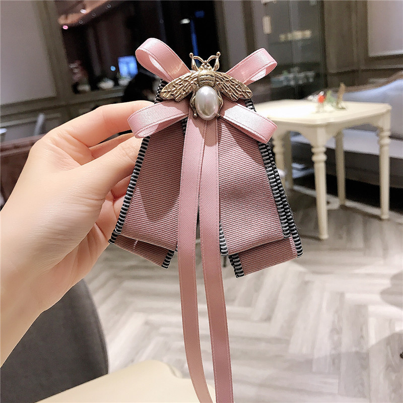 INS Fashion Girls Pink Brooch Personality Bow Knot Women Pins Vintage Style Cute Bee Ladies Brooches
INS Fashion Girls Pink Brooch Personality Bow Knot Women Pins Vintage Style Cute Bee Ladies Brooches