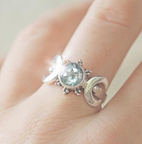 European Vintage Silver Color Inlaid Cubic Zirconia Rings for Women Ethnic Style Moon Sun Anniversary Rings Bride Jewelry Gifts
European Vintage Silver Color Inlaid Cubic Zirconia Rings for Women Ethnic Style Moon Sun Anniversary Rings Bride Jewelry Gifts