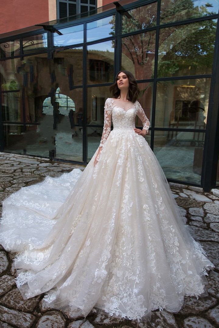 Appliques Embroidery With Scalloped Neck A-Line Dress Full Long Sleeve Corset And Button Vintage Wedding Gown