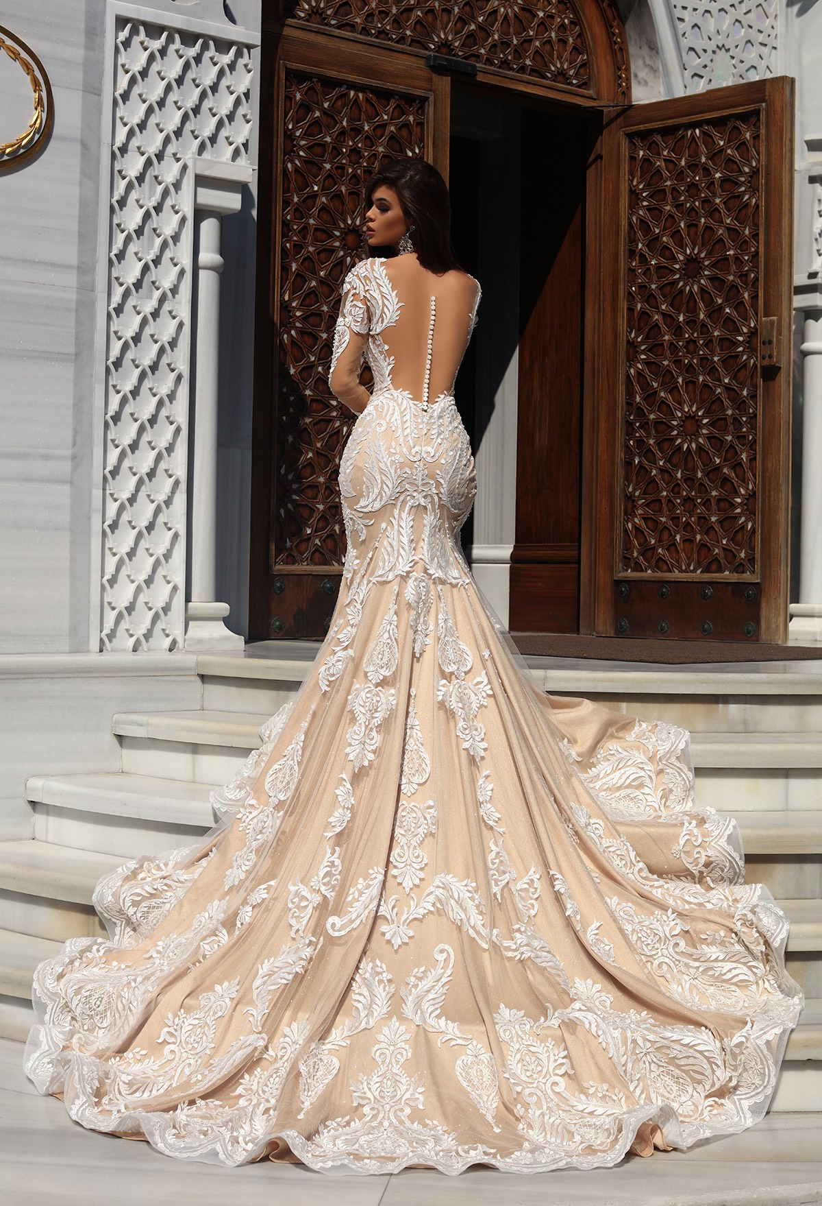 2019 Champagne Wedding Dresses White Lace Applique Sheer Jewel Neck Country Wedding Dress Sweep Train Custom Made Plus Size Bridal Gowns