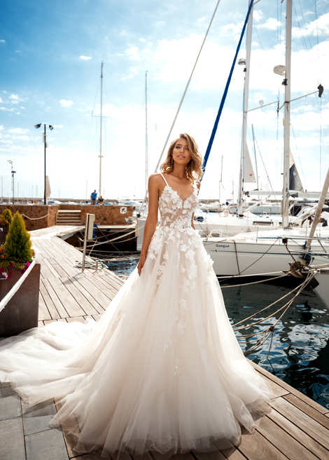 Sale A Hot Line Backless Lace Wedding Dresses Spaghetti Straps V Neck Bridal Gowns Sweep Train 3D Appliqued Tulle Vestidos De Novia ppliqued estidos