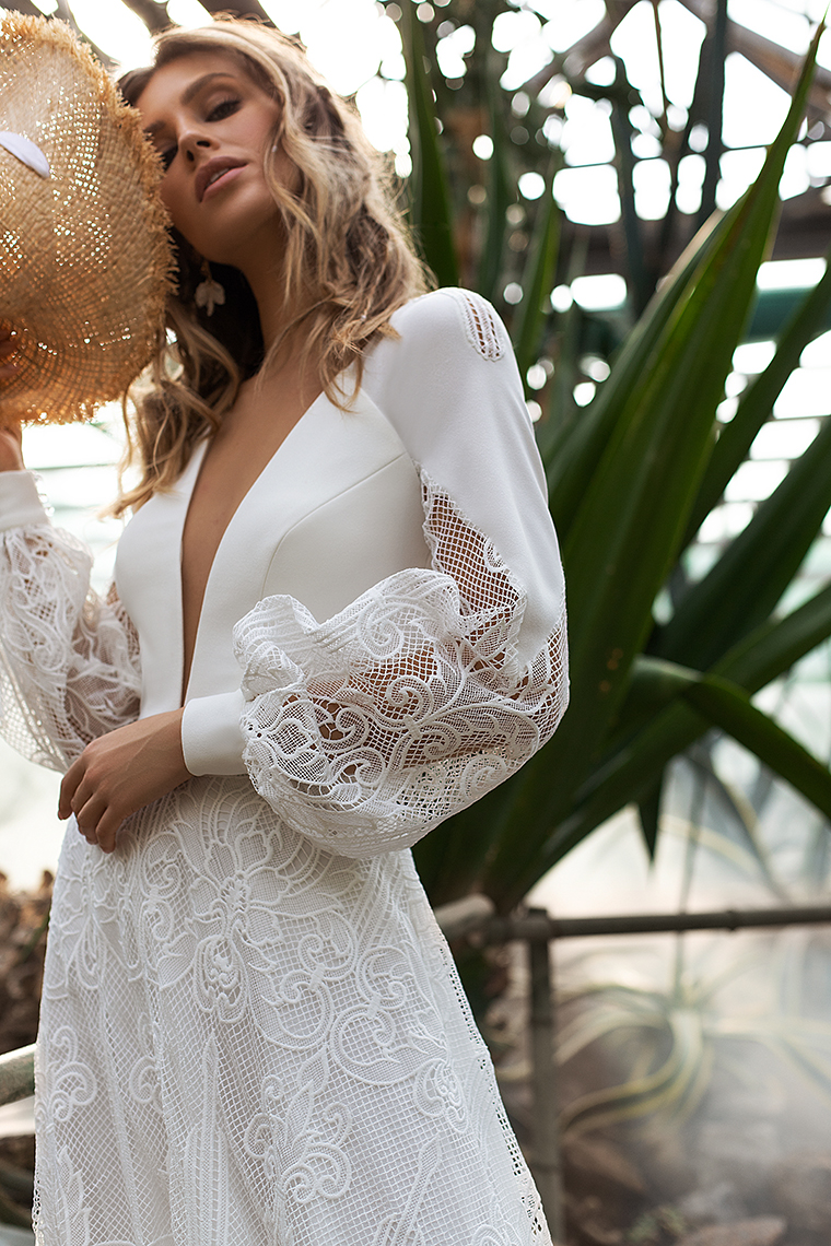 Sleeves Stylish Long Lace Wedding Dresses Deep V Neck Backless Bridal Gowns A Line Sweep Train Robe De Marie