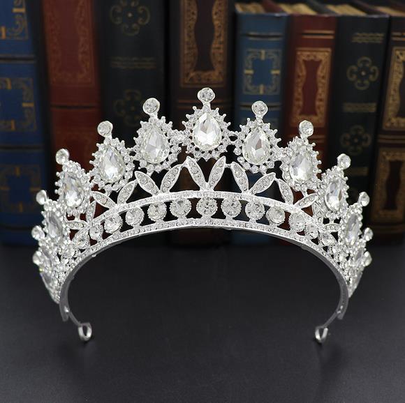 The latest court-style bride wedding crown baroque AAA rhinestone hair accessories princess birthday gift banquet crown performance accessor
The latest court-style bride wedding crown baroque AAA rhinestone hair accessories princess birthday gift banquet crown performance accessor