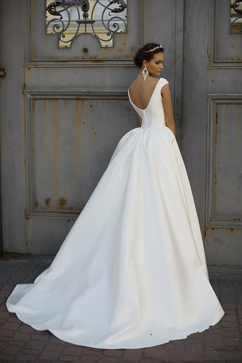 2019 New Stunning Backless A-Line Wedding Dresses Beatu Neckline Cheap Sweep Train Satin Custom Made Plus Size Bridal Gowns