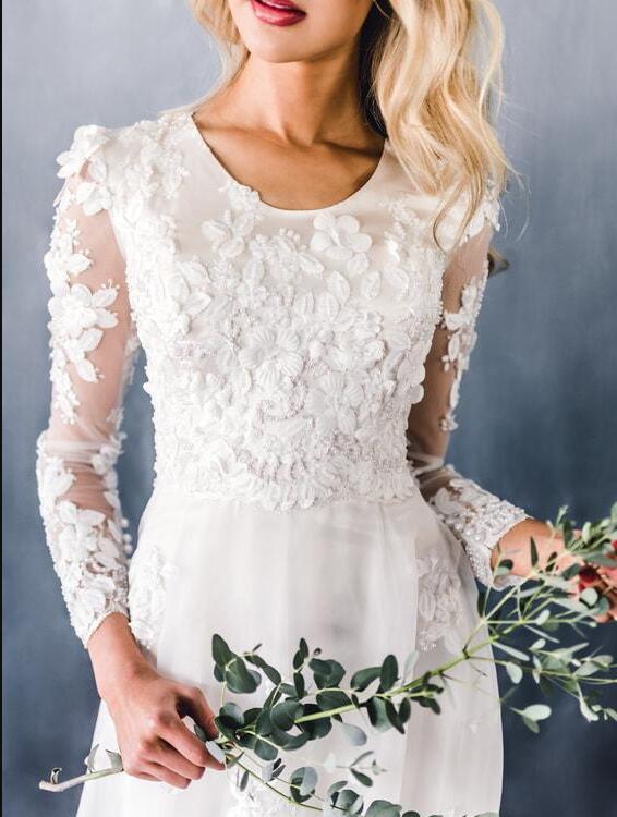 2019 New Simple A-line Modest Wedding Dresses With Long Sleeves Scoop Neck Champagne Lace Appliques Flowers Modest LDS Bridal Gown