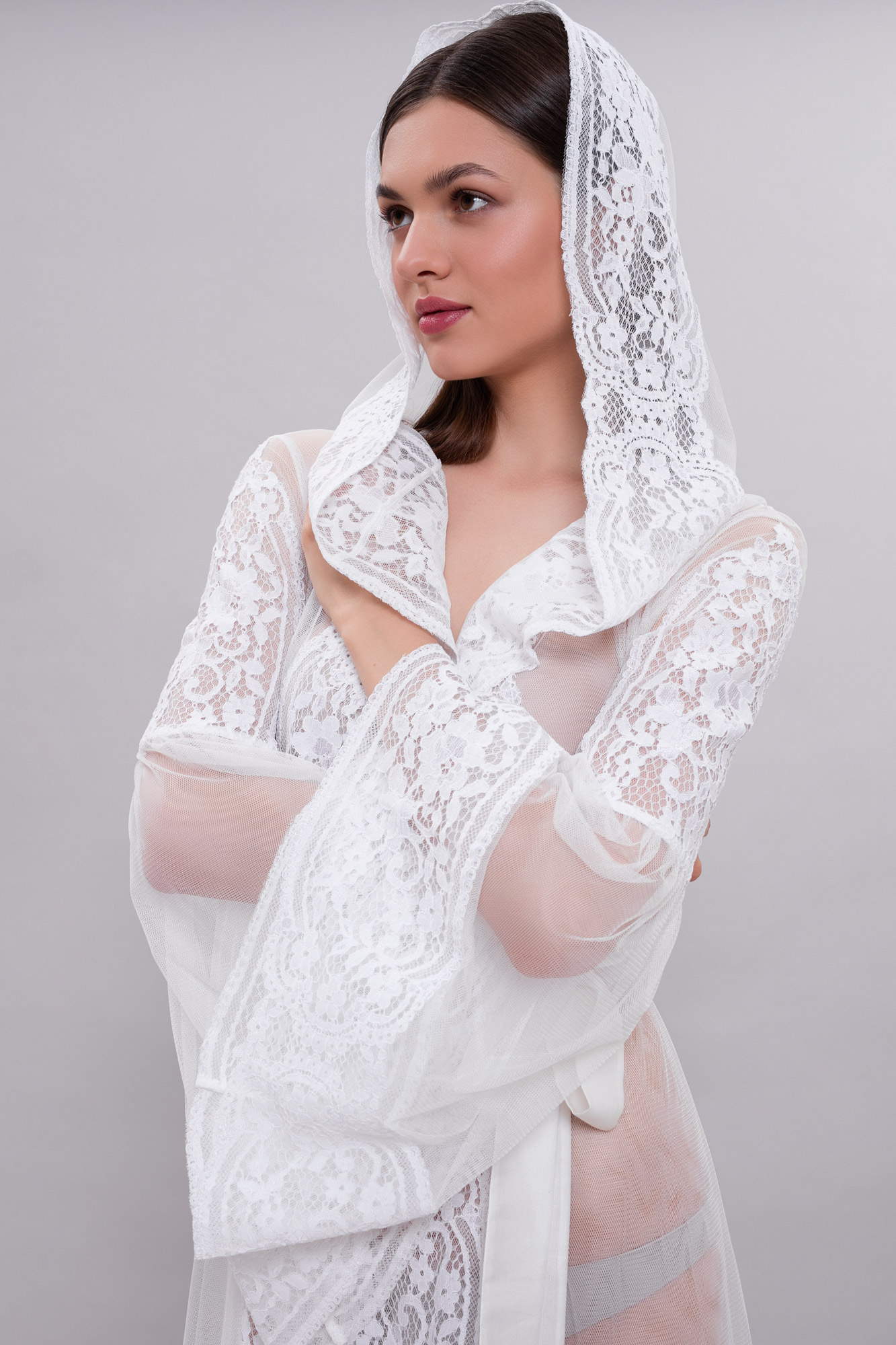 Hot Sell Formal Wedding Robes With Hat Long Sleeves Appliqued Lace See Through Night Gown For Women Ribbon Sweep Train Custom Made Sleepwear