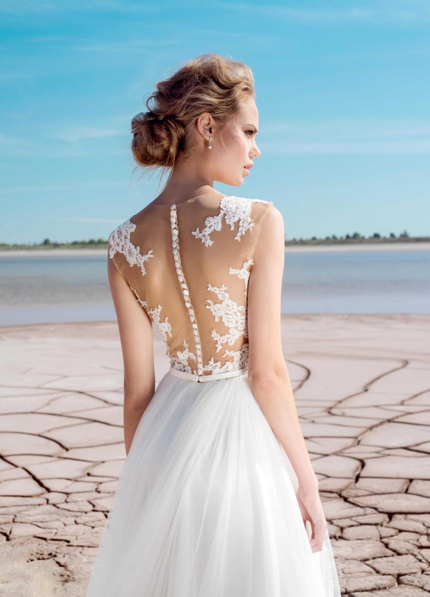 Lace A Charming Line Beach Wedding Dresses Sheer Jewel Neck Covered Buttons Back Bridal Gowns Floor Length Tulle Robe De Marie