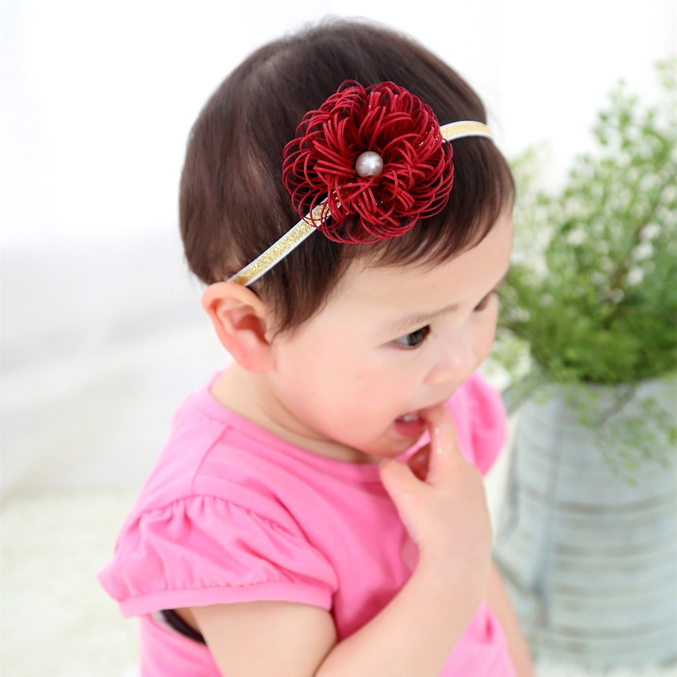 Pearl thin belt children's hair band infant hair band hair accessories Hundred Days Photo headband
Pearl thin belt children's hair band infant hair band hair accessories Hundred Days Photo headband