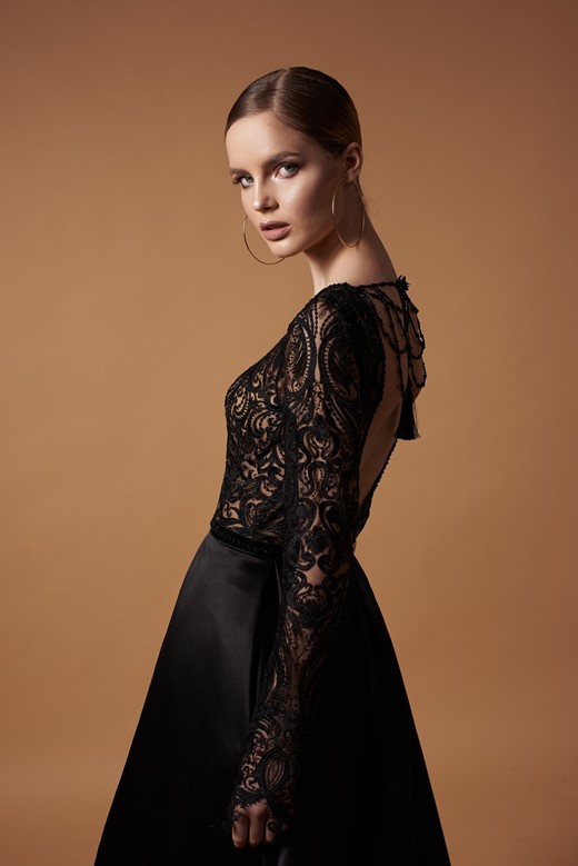2019 Black Prom Dresses Scoop Neck Lace Appliqued High Side Split A Line Backless Evening Dress Custom Made Long Sleeve Formal Party Gowns