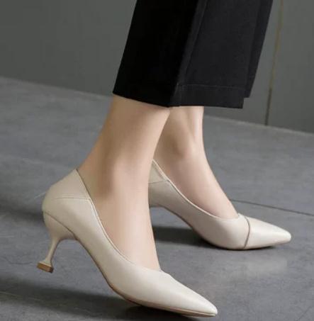 2018 fashion Women's Shoes in Spring and Autumn with New style High-heeled fine heel pointed end, Black
2018 fashion Women's Shoes in Spring and Autumn with New style High-heeled fine heel pointed end, Black