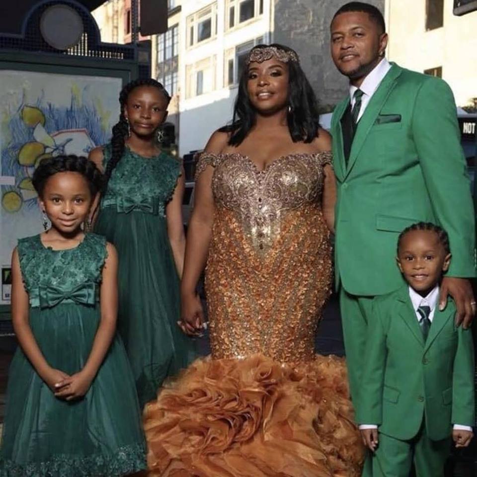 Sparkly Plus Size Mermaid Prom Dresses Off Shoulder Lace Sequins Ruffles Evening Gowns Pageant Party Dress Special Occasion Gown