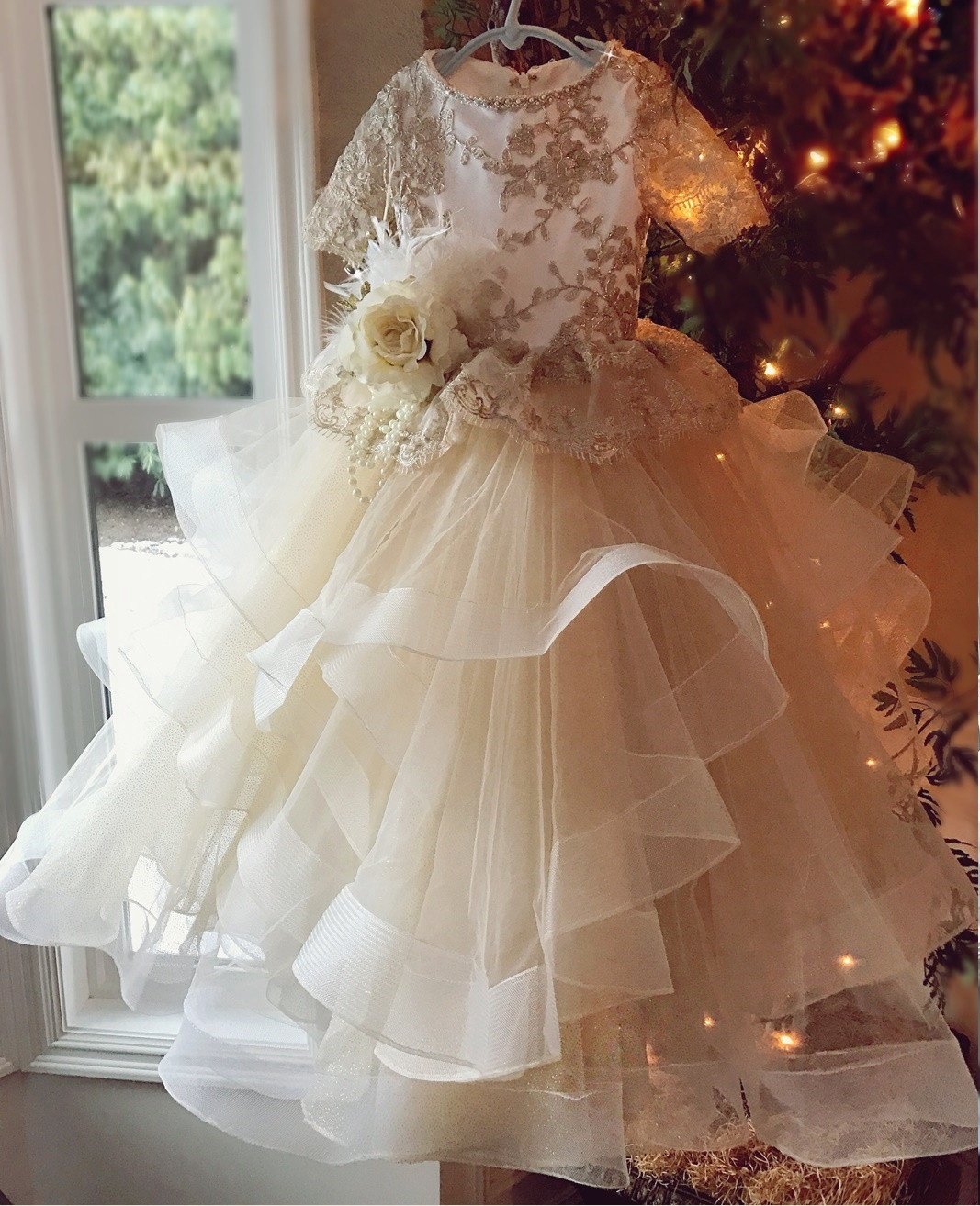 2019 Luxury Flower Girl Dresses Jewel Neck Tiered Skirt Boho First Communion Gowns For Little Girl Half Sleeves A-Line Girls Pageant Dresses