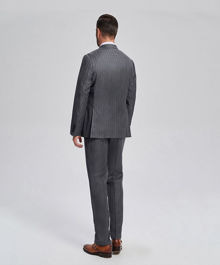 Newest Groomsmen Grey with White Stripes Groom Tuxedos Peak Lapel Men Suits Wedding Best Man Bridegroom 2 Pieces (Jacket + Pants + Tie) L344