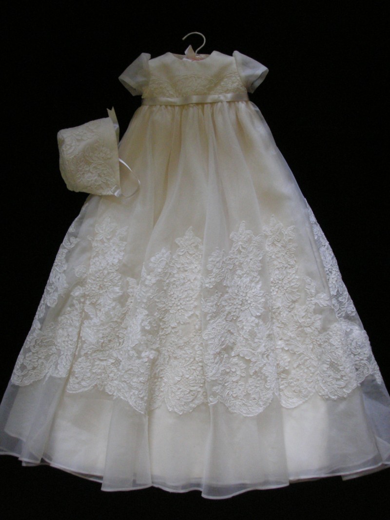 2019 New Ivory Christening Gowns For Baby Girls Jewel Neck Lace Appliqued Baptism Dresses Flower Girls Dress For Weddings With Bonnet