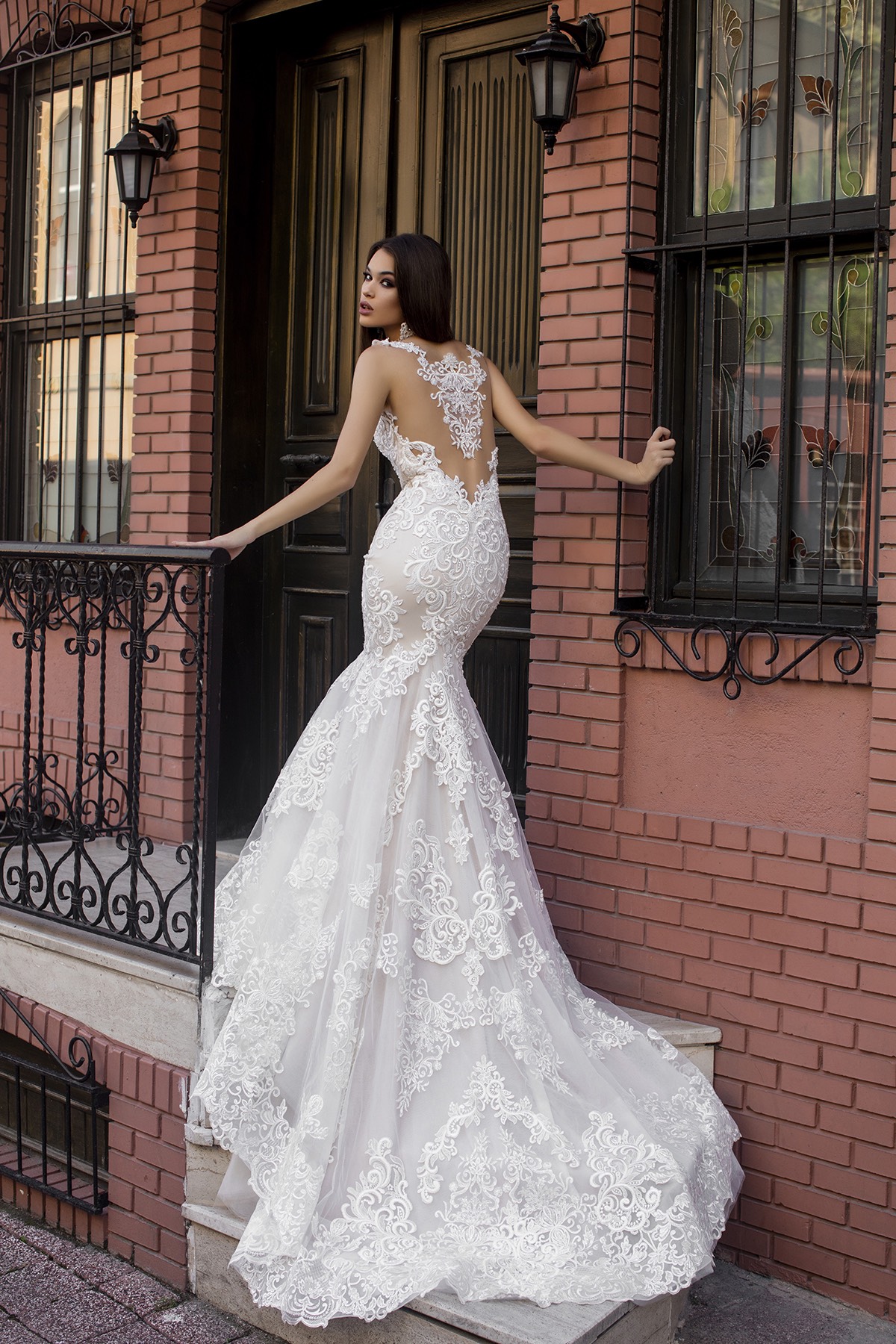 Gorgeous Mermaid Dresses Lace Applique Sexy Back Sweep Train Country Wedding Dress Custom Made Illusion Plus Size Bridal Gowns