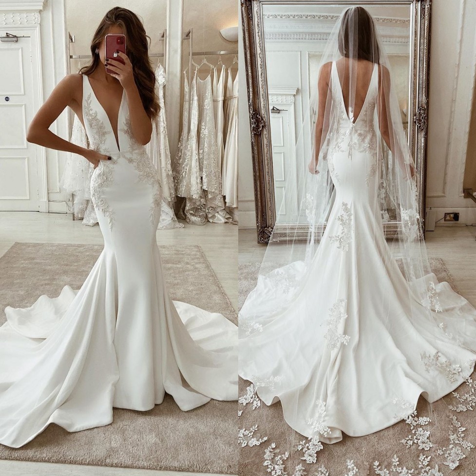 Mermaid Charming Backless Wedding Dresses Deep V Neck Appliqued Bridal Gowns Beaded Sweep Train Trumpet Robe De Marie