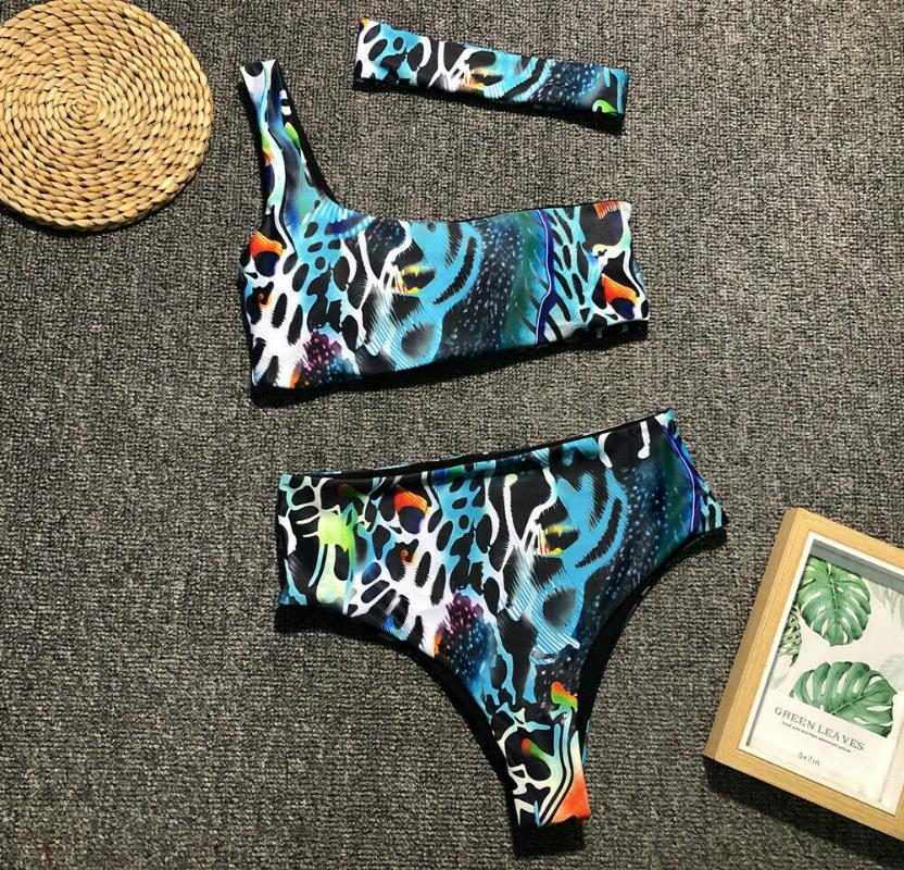 Sexy one-shoulder bikini suit women' swimwear fashion snake print bandage push up swimsuit Biquini beachwear
Sexy one-shoulder bikini suit women' swimwear fashion snake print bandage push up swimsuit Biquini beachwear