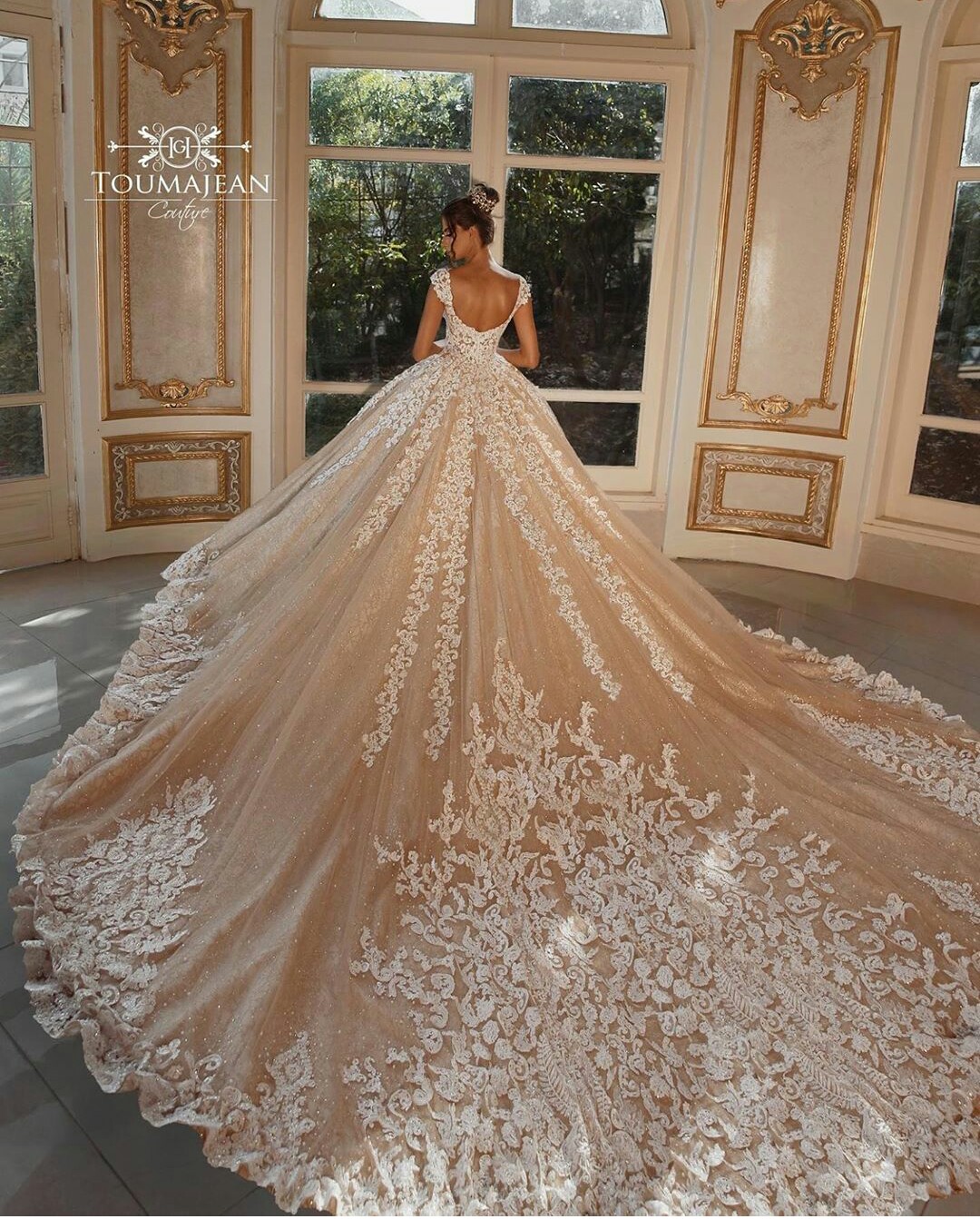 hot sell custom made ballroom wedding dresses vneck appliqued sleeveless sequins bridal gown backless ruched court train robes de marie