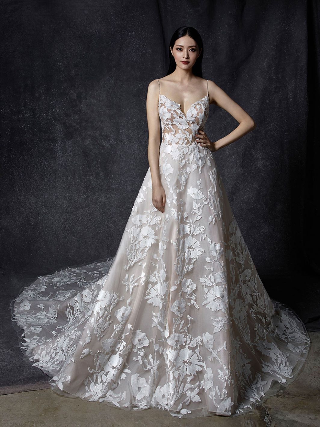 Lace Ful Backless Wedding Dresses Spaghetti Straps V Neck Bridal Gowns A E Sweep Train Robe De Mari E