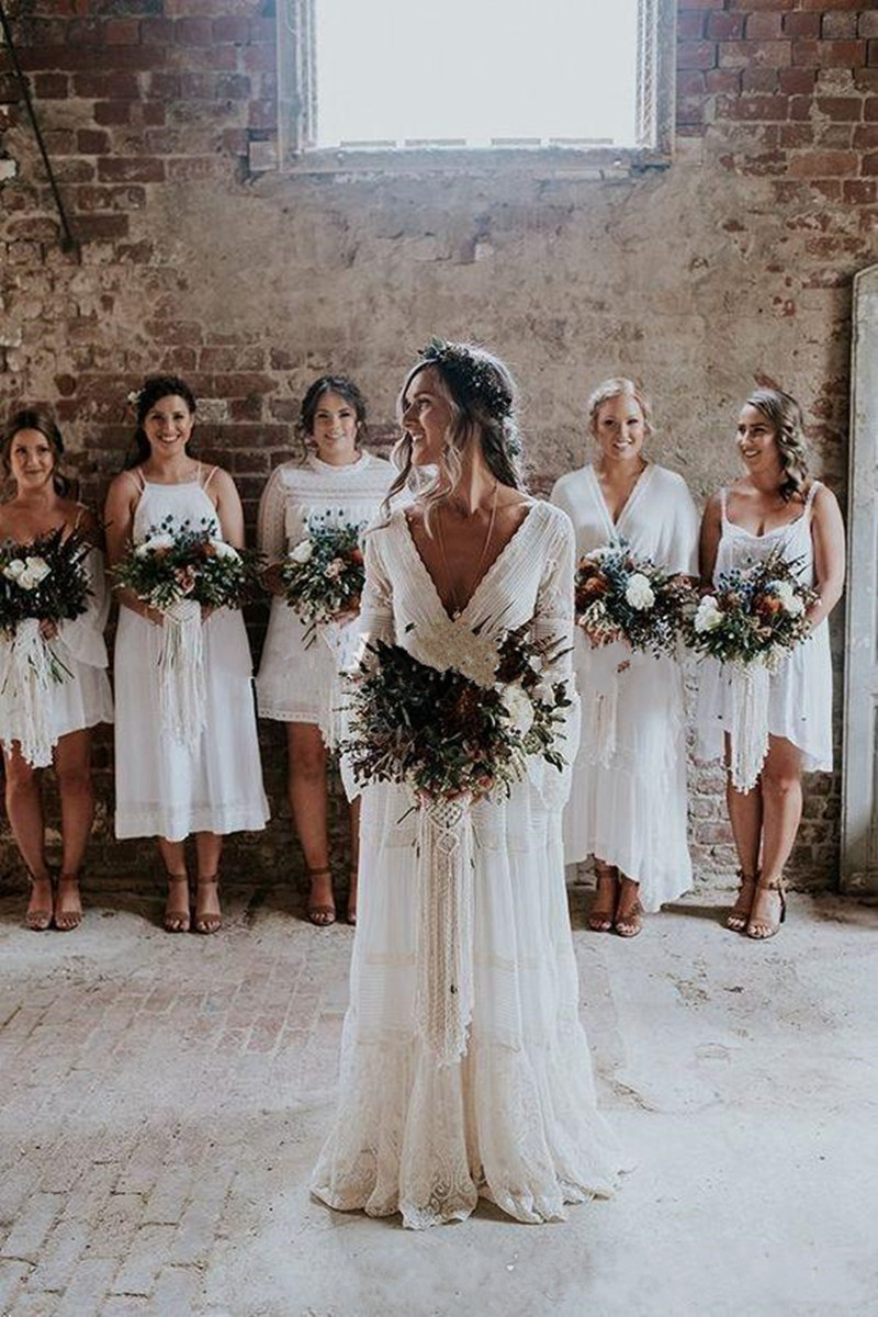 2019 New Bohemian Wedding Dresses V Neck Long Sleeve Lace Sweep Train Beach Boho Garden Country Bridal Gowns robe de mariée Plus Size