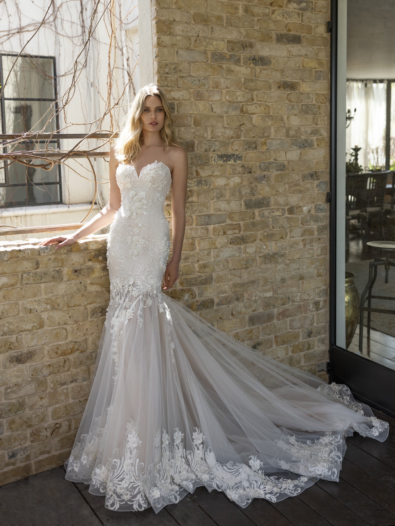 2019 Lace Mermaid Wedding Dresses Sweetheart Sleeveless 3D Floral Appliqued Beach Wedding Dress Sweep Train Custom Made Cheap Bridal Gowns