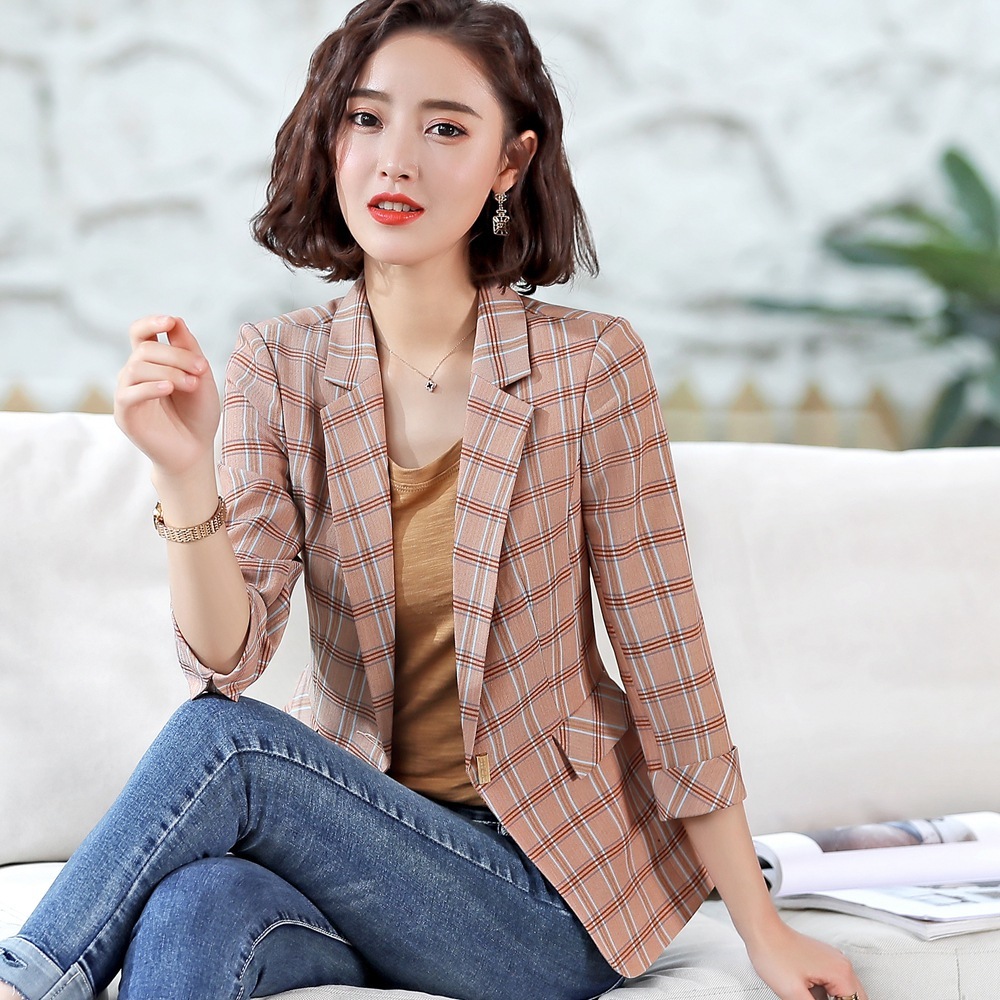 The New Lattice Thin Section Suit Self-cultivation Temperament Loose Suit Stripe Woman Summer White Collar Short Sleeve Coat, Gray
The New Lattice Thin Section Suit Self-cultivation Temperament Loose Suit Stripe Woman Summer White Collar Short Sleeve Coat, Gray
