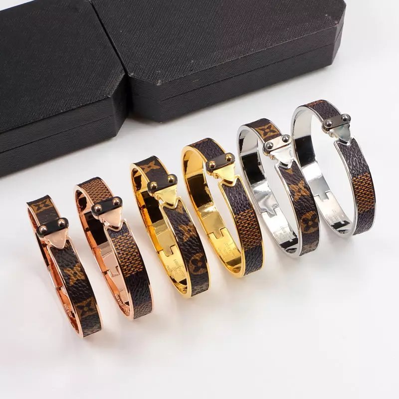 2020 New arrival leather bracelet classic design fashion women bangles gold silver rose titanium steel bracelet couple jewelry wholesale
2020 New arrival leather bracelet classic design fashion women bangles gold silver rose titanium steel bracelet couple jewelry wholesale