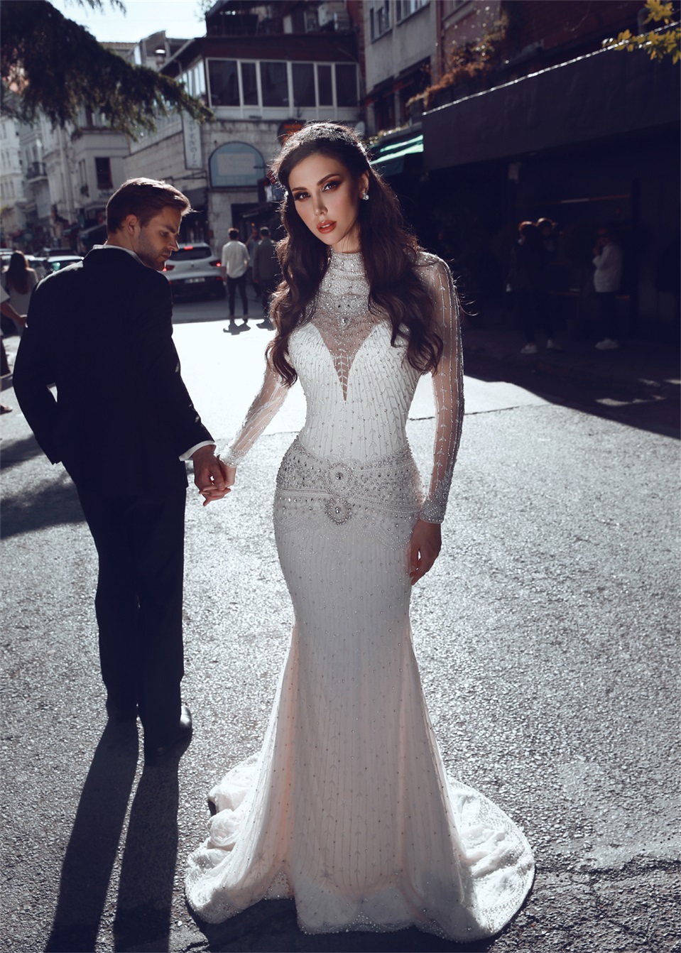 2020 Sparkly Mermaid Wedding Dresses Long Sleeve High Neck Lace Beading Beach Wedding Dress Crystal Luxury Bridal Robes De Mariée